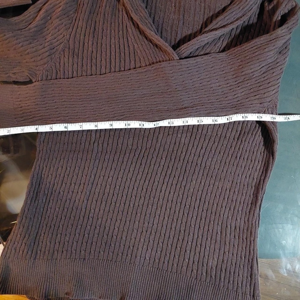 Y2K brown long sleeve v-neck sweater. - Picture 6 of 6